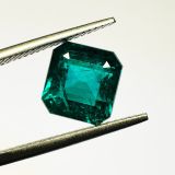 Top colour 4.00 cts natural emerald