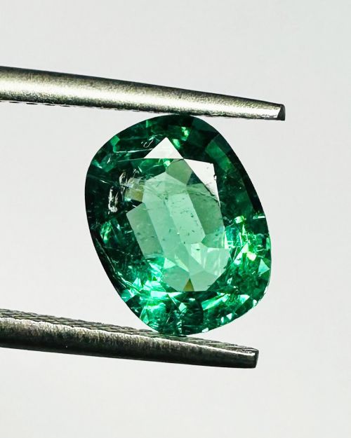 High Quality Natural Emerald (Oval Mixed Cut) 2.32 Carat